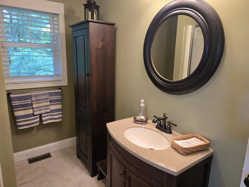 53 Baker Avenue Northwood NH 03261