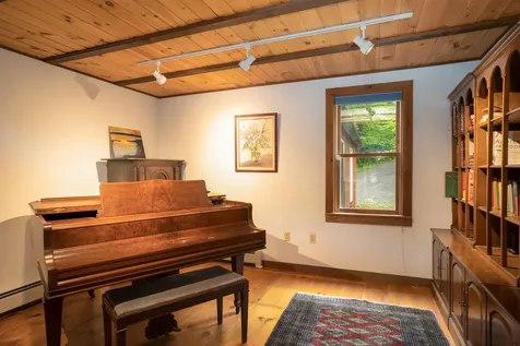 1247 Cole Pond Road Jamaica VT 05343