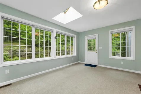 9 Wildwood Road Auburn NH 03032