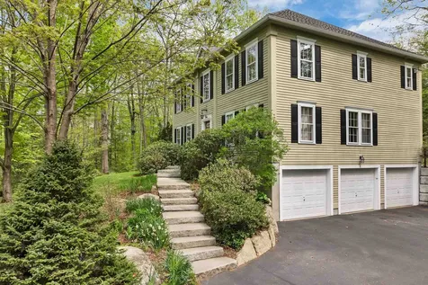 9 Wildwood Road Auburn NH 03032