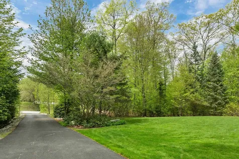 9 Wildwood Road Auburn NH 03032