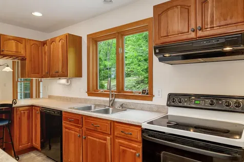 9 Wildwood Road Auburn NH 03032