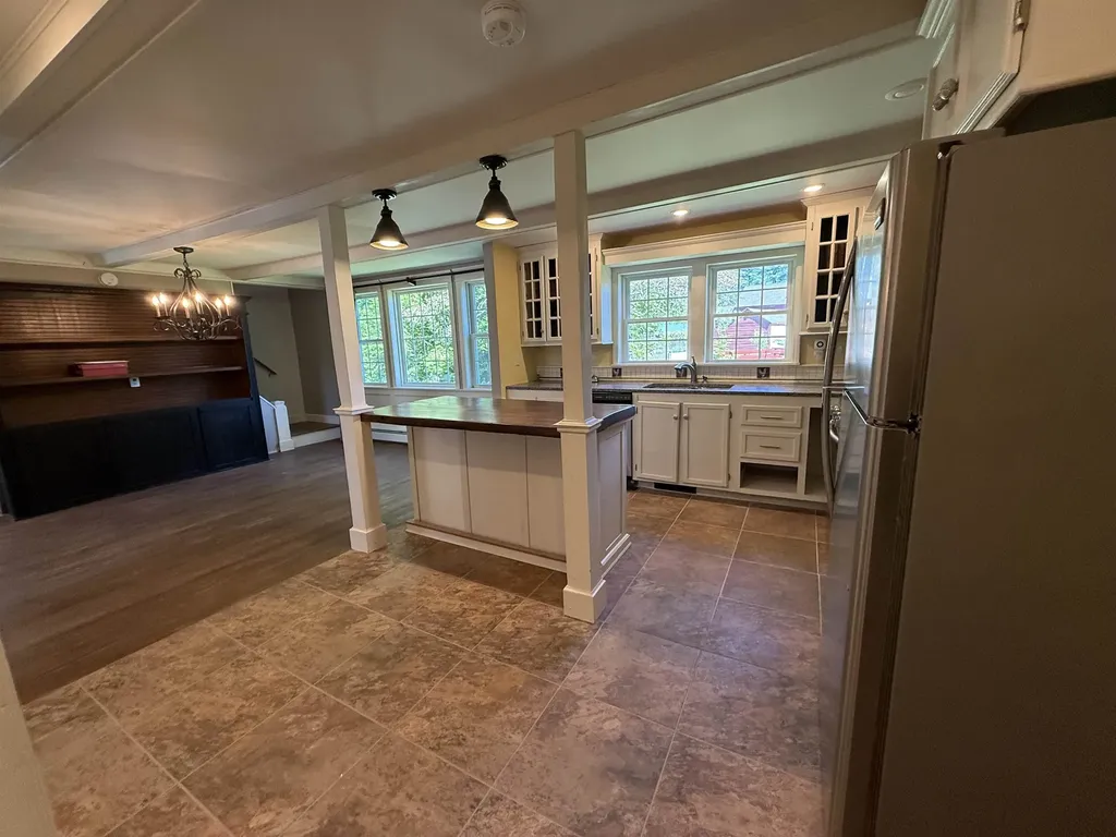 154b Main Street Kingston NH 03848