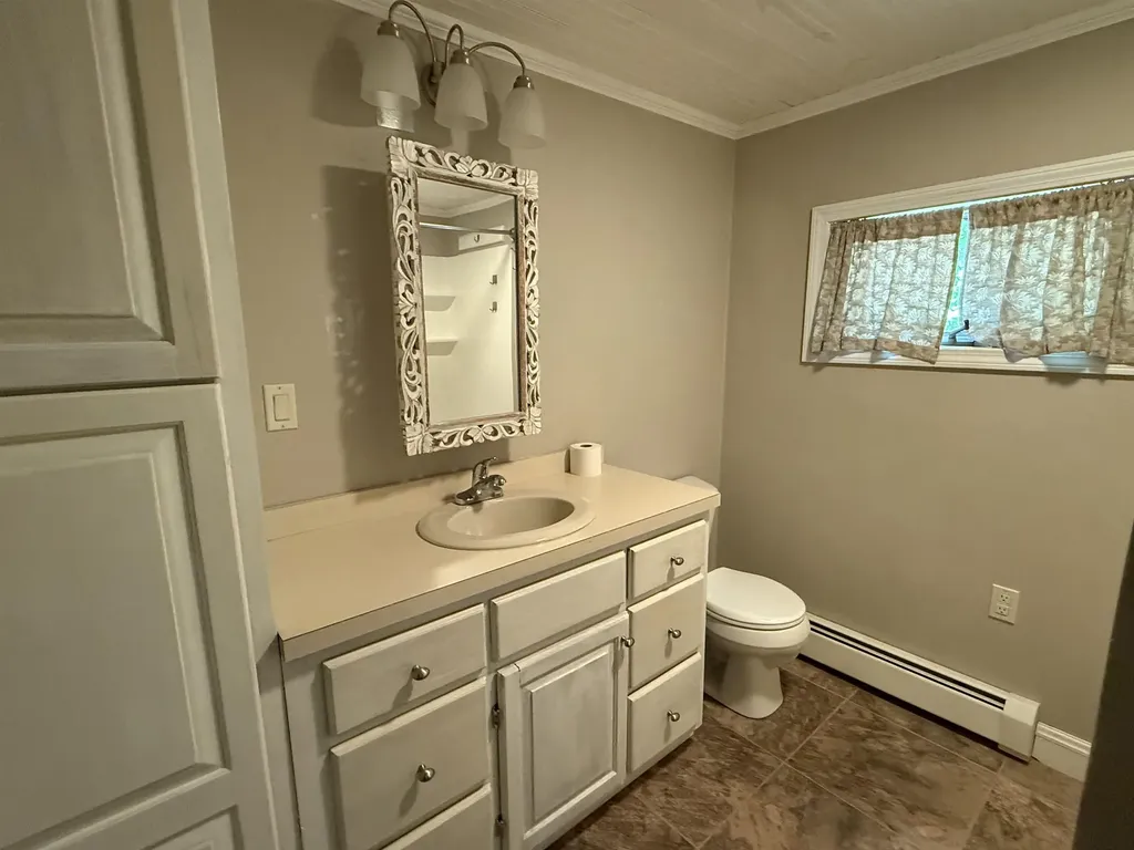 154b Main Street Kingston NH 03848