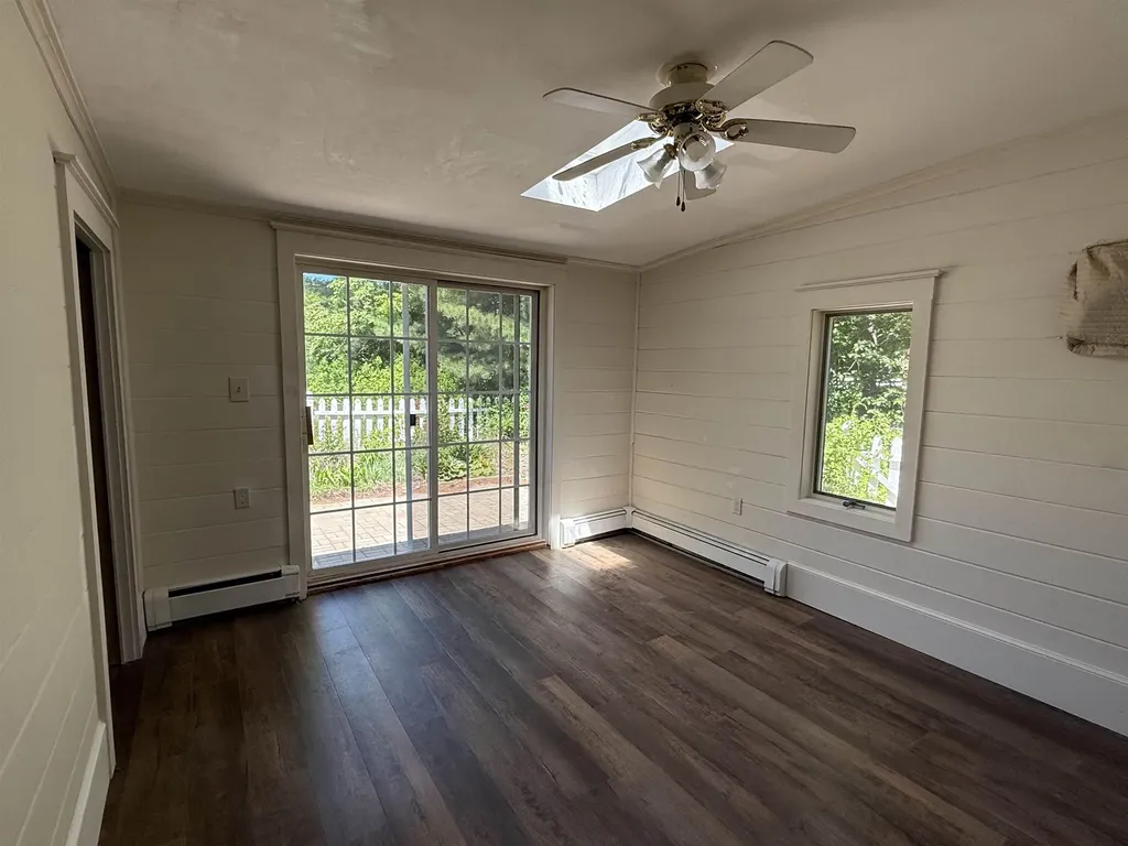 154b Main Street Kingston NH 03848