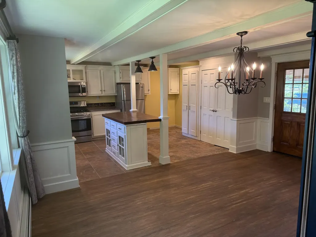 154b Main Street Kingston NH 03848