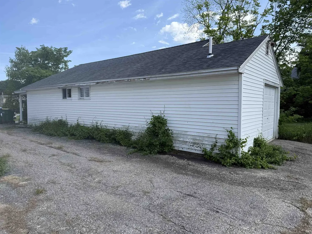 154b Main Street Kingston NH 03848