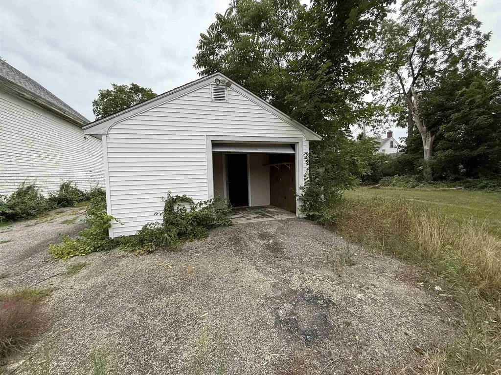 154b Main Street Kingston NH 03848