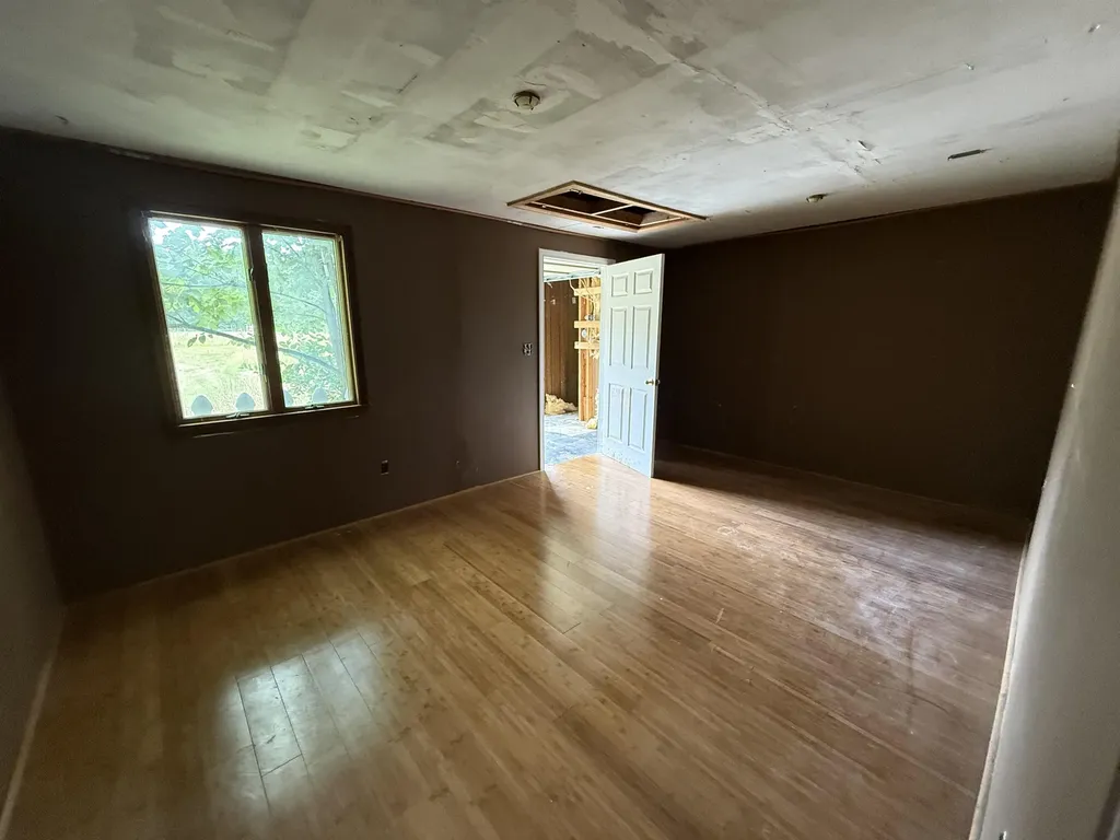 154b Main Street Kingston NH 03848