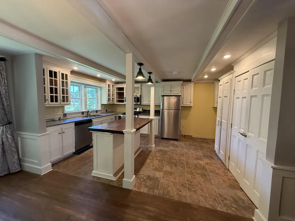 154b Main Street Kingston NH 03848