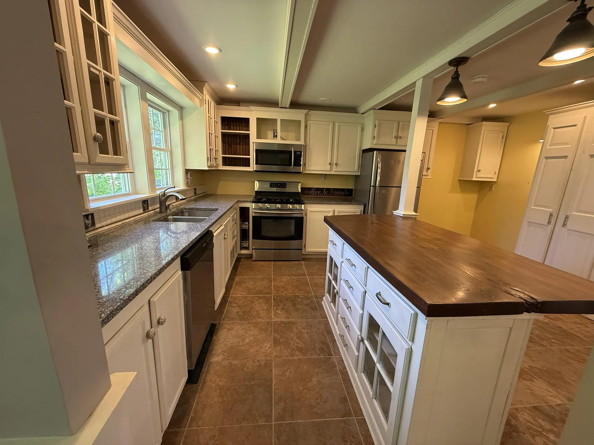 154b Main Street Kingston NH 03848