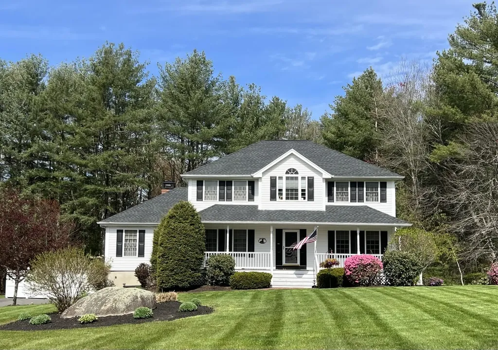 1 Yorkshire Lane Londonderry NH 03053