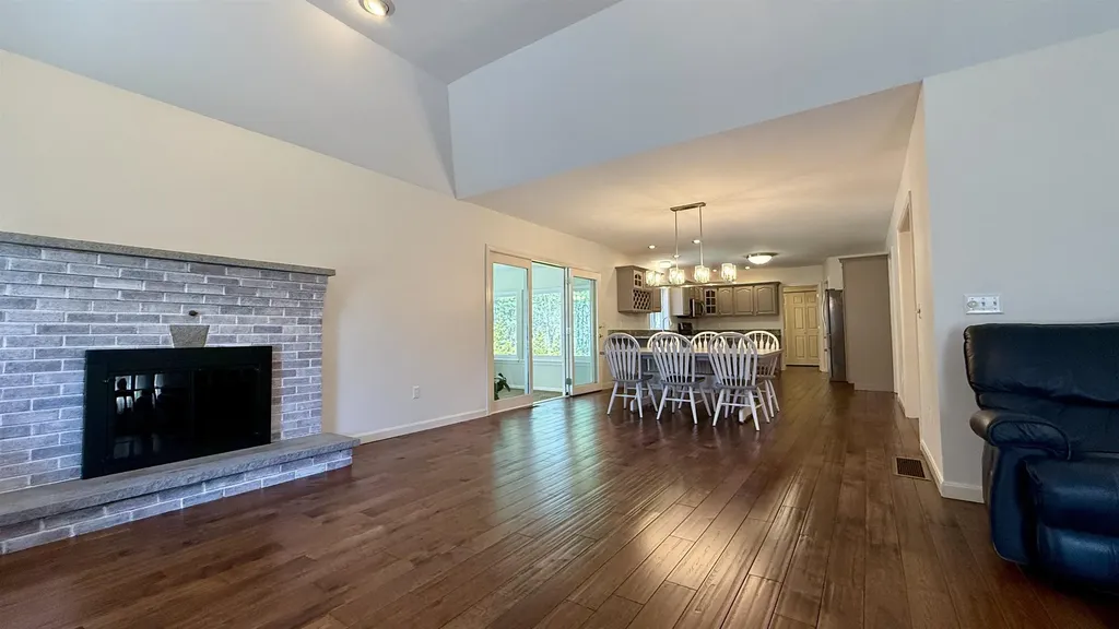 1 Yorkshire Lane Londonderry NH 03053