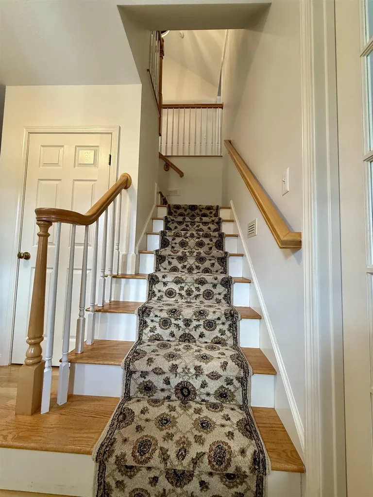 1 Yorkshire Lane Londonderry NH 03053