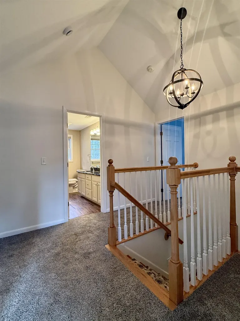 1 Yorkshire Lane Londonderry NH 03053