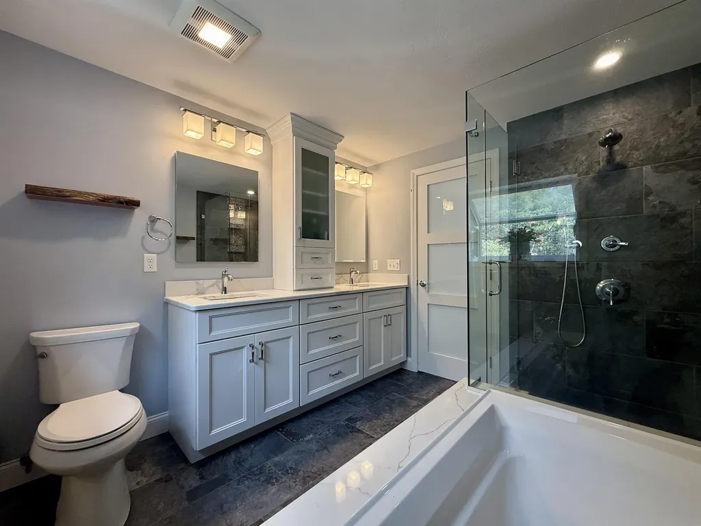 1 Yorkshire Lane Londonderry NH 03053