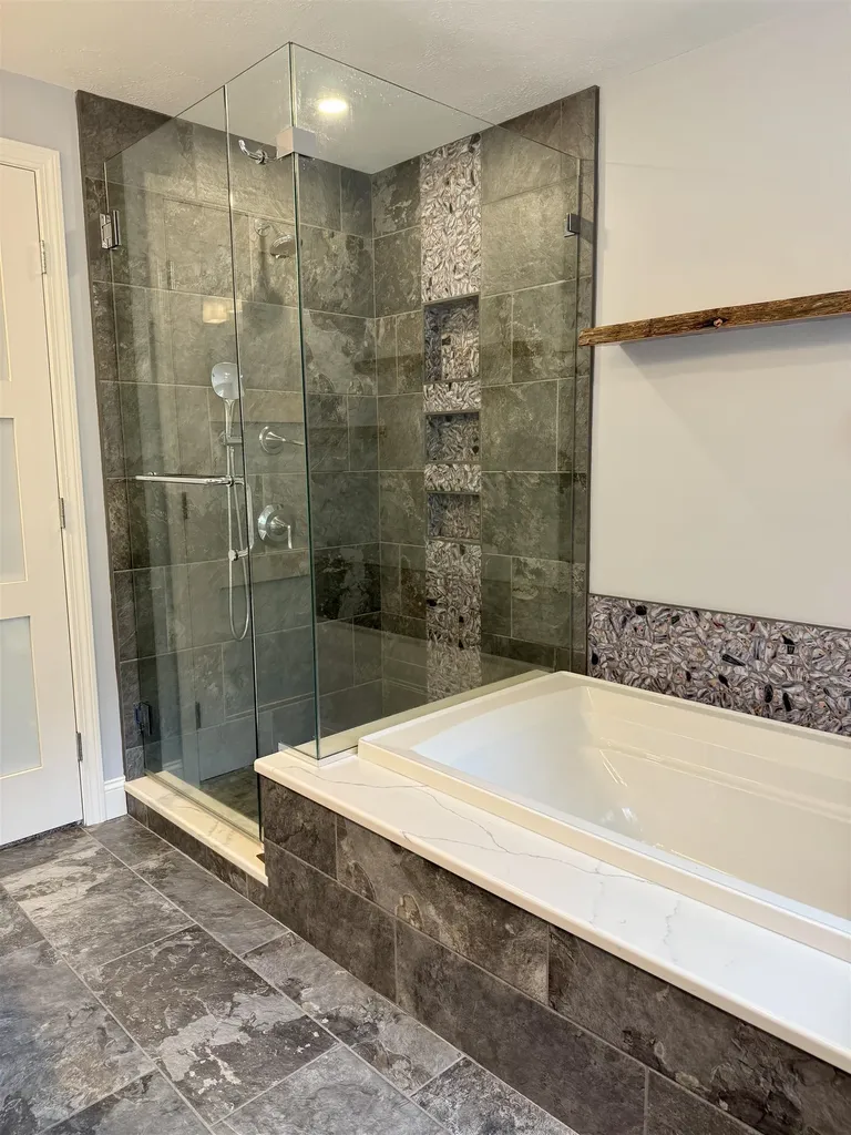 1 Yorkshire Lane Londonderry NH 03053