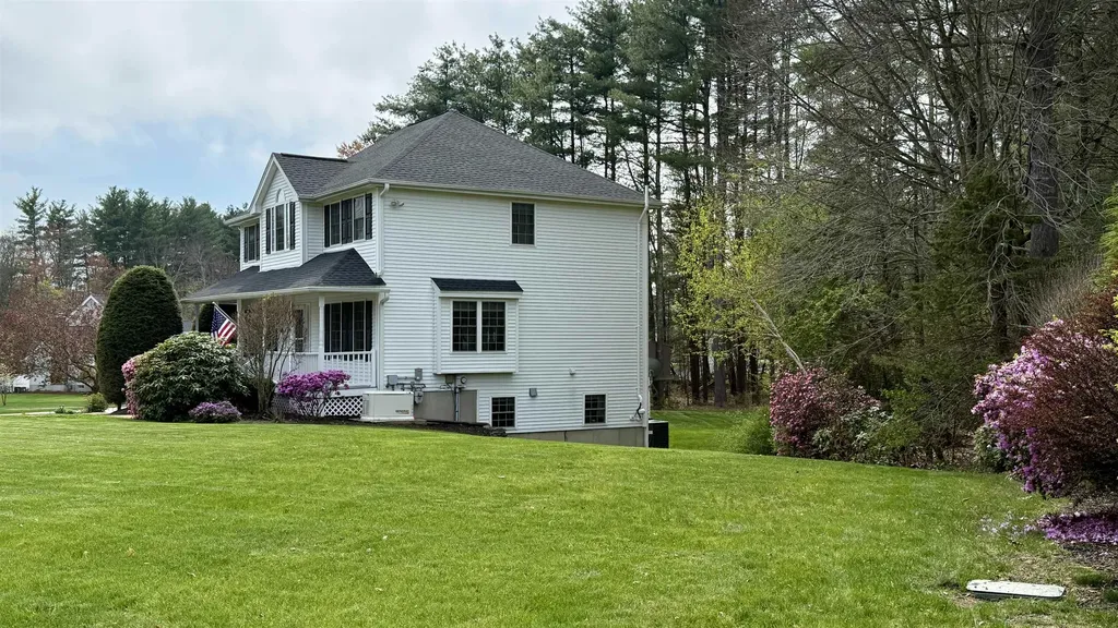 1 Yorkshire Lane Londonderry NH 03053