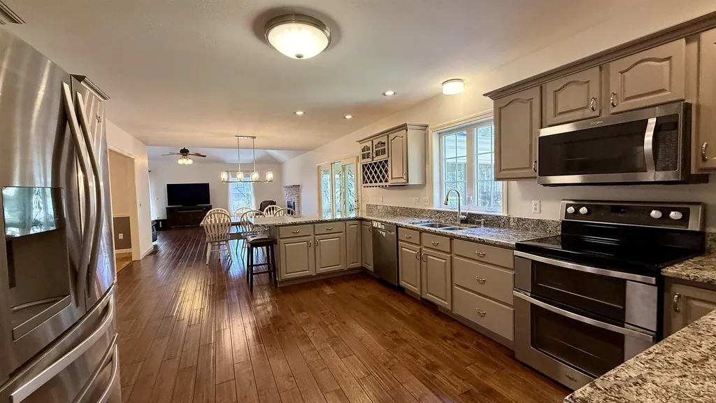 1 Yorkshire Lane Londonderry NH 03053