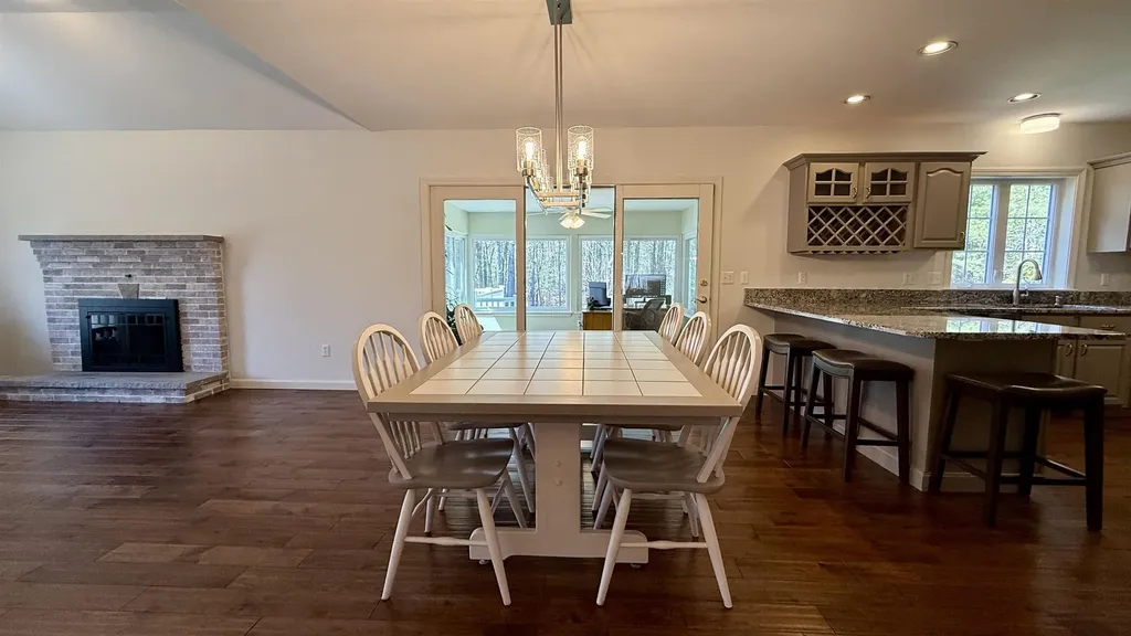 1 Yorkshire Lane Londonderry NH 03053