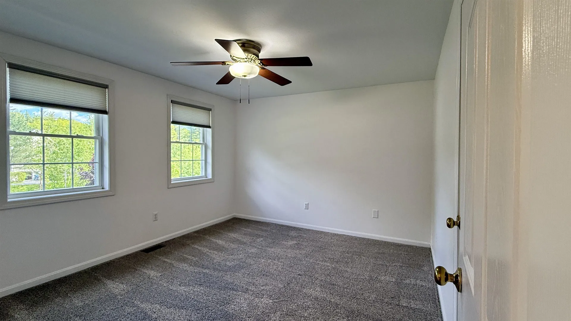 1 Yorkshire Lane Londonderry NH 03053