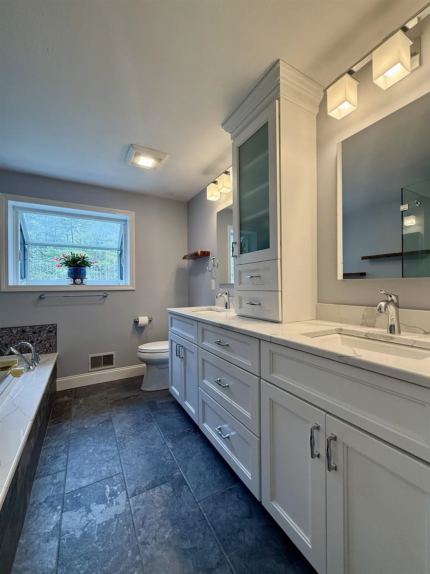 1 Yorkshire Lane Londonderry NH 03053