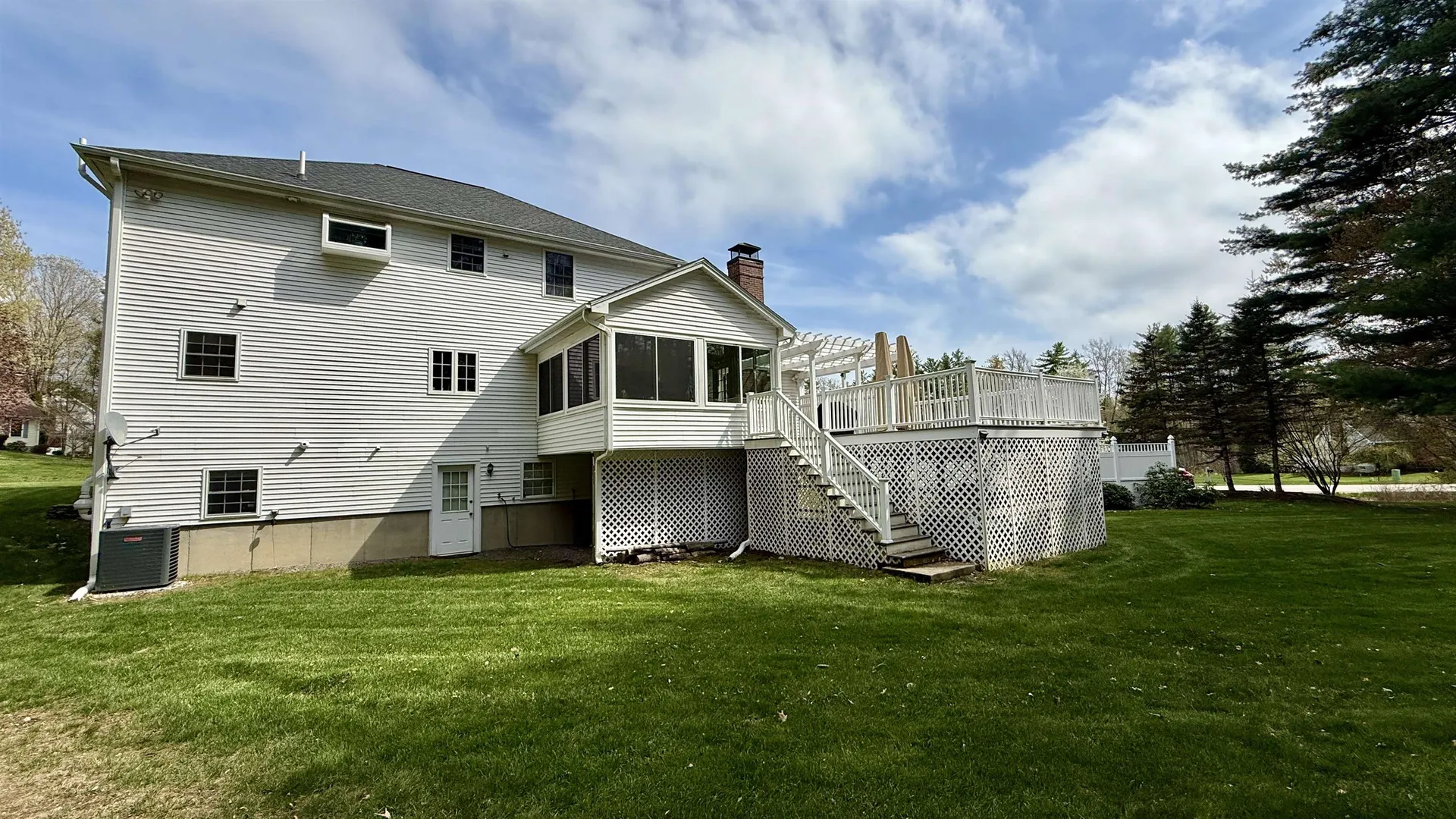 1 Yorkshire Lane Londonderry NH 03053