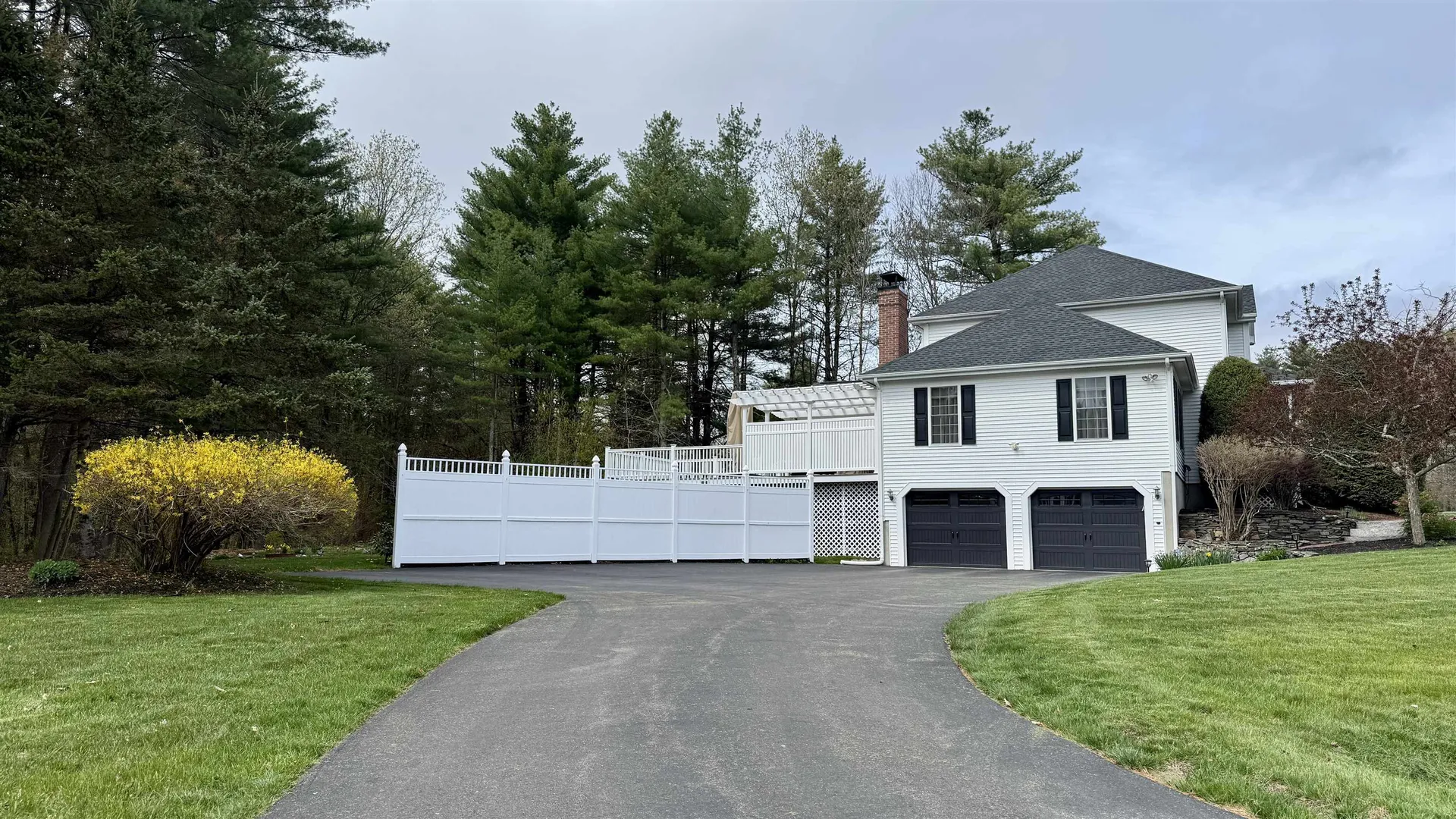 1 Yorkshire Lane Londonderry NH 03053