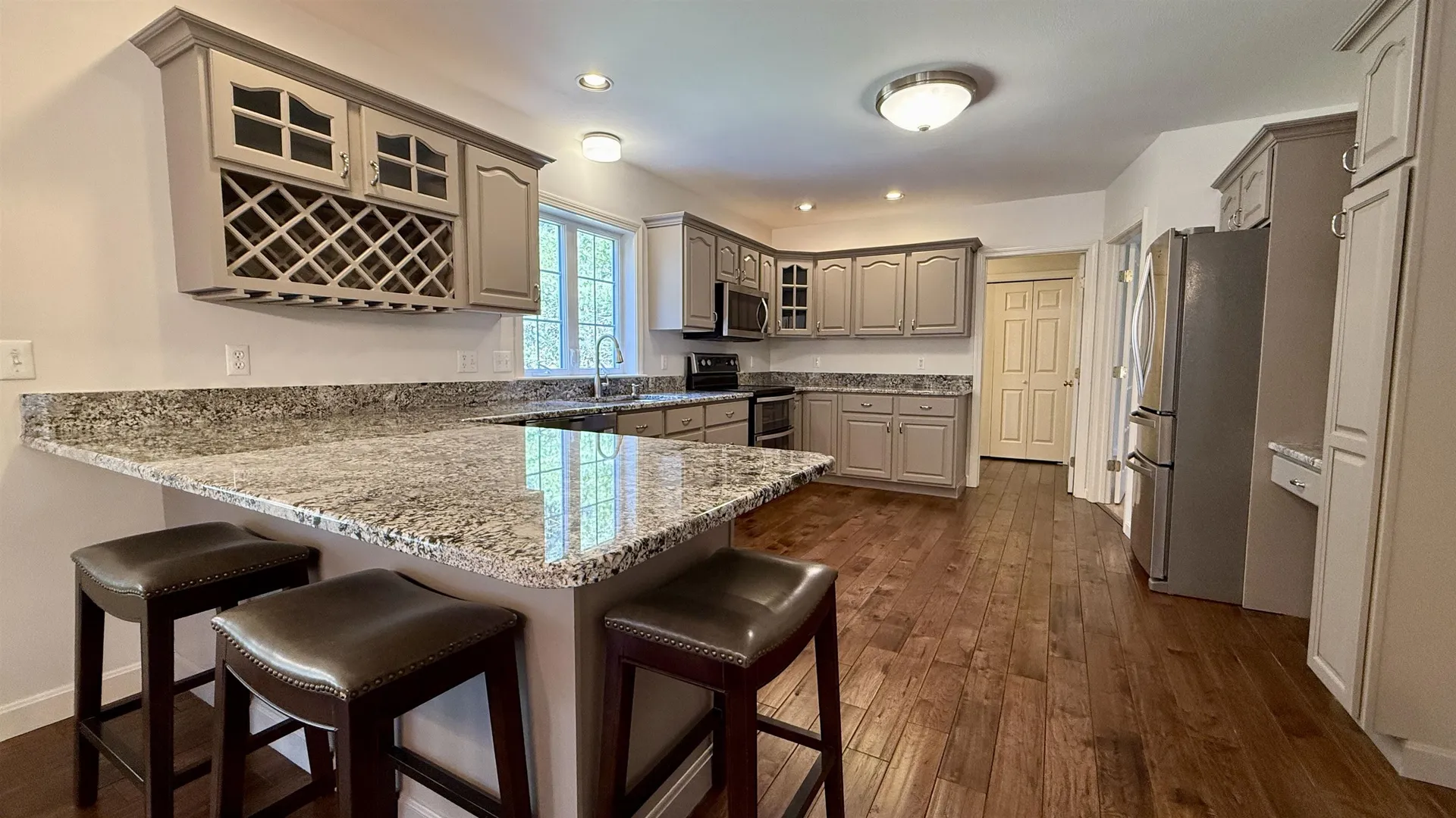 1 Yorkshire Lane Londonderry NH 03053