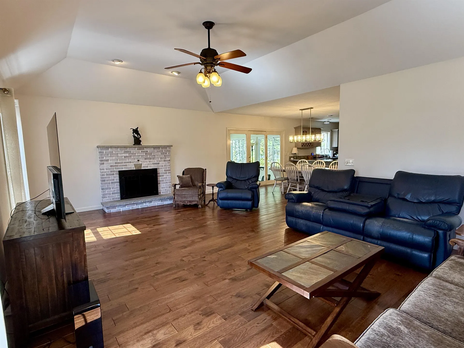 1 Yorkshire Lane Londonderry NH 03053