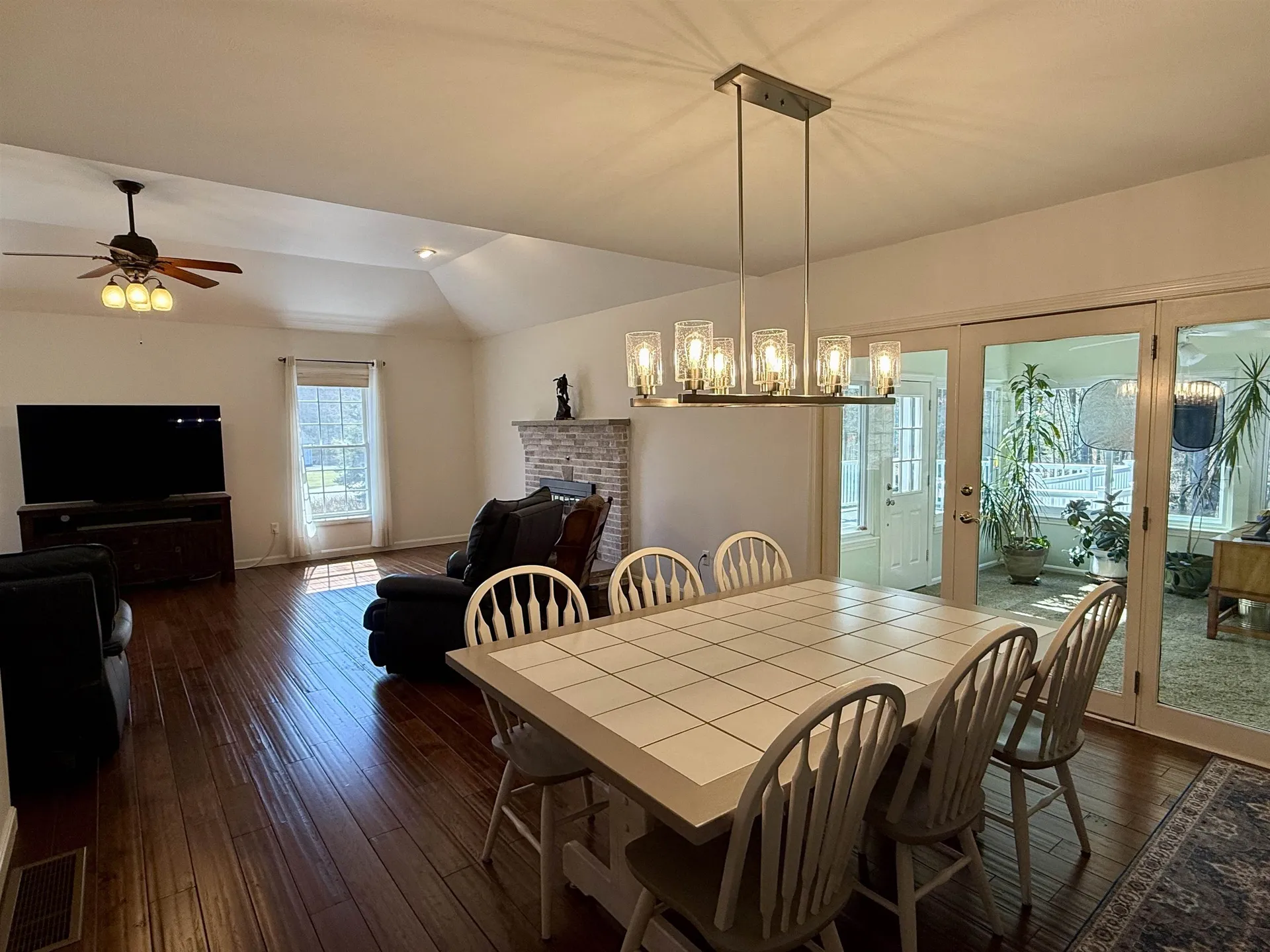 1 Yorkshire Lane Londonderry NH 03053