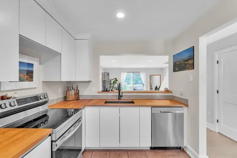 9 Conifer Court Burlington VT 05401