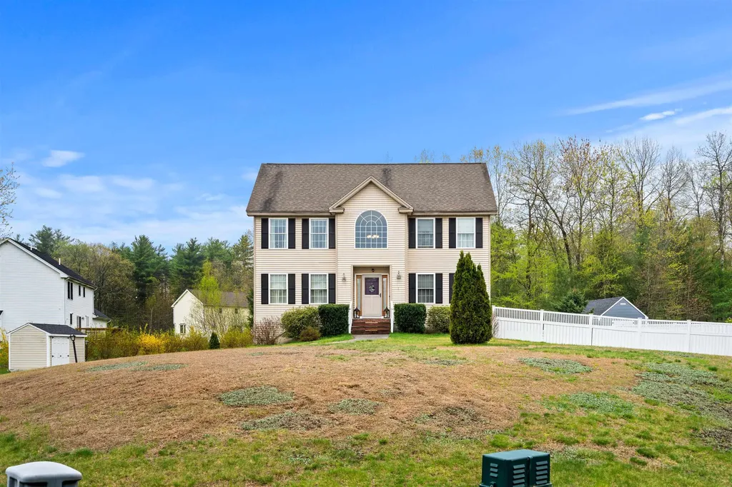 1 Cottonwood Circle Kingston NH 03848