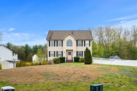 1 Cottonwood Circle Kingston NH 03848