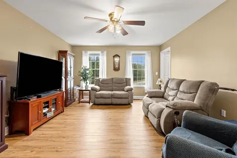 1 Cottonwood Circle Kingston NH 03848