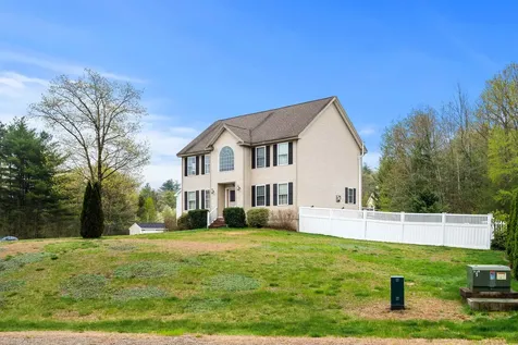 1 Cottonwood Circle Kingston NH 03848