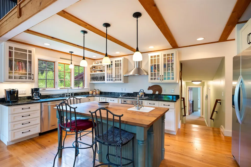 10 Wiswall Hill Road Newfane VT 05345