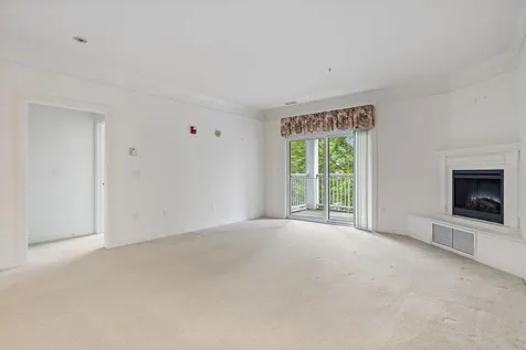 5 Sally Sweets Way Salem NH 03079