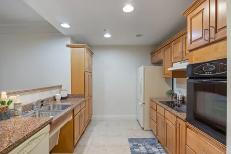 5 Sally Sweets Way Salem NH 03079