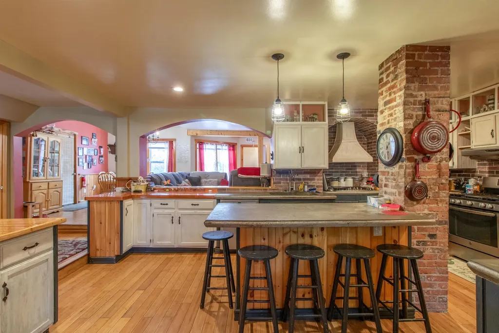 3887 Us Route 5 Burke VT 05832