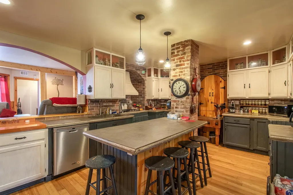 3887 Us Route 5 Burke VT 05832