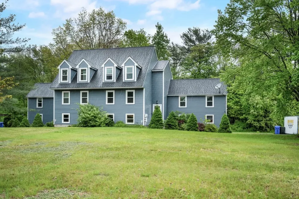 8 Quincy Road Londonderry NH 03053