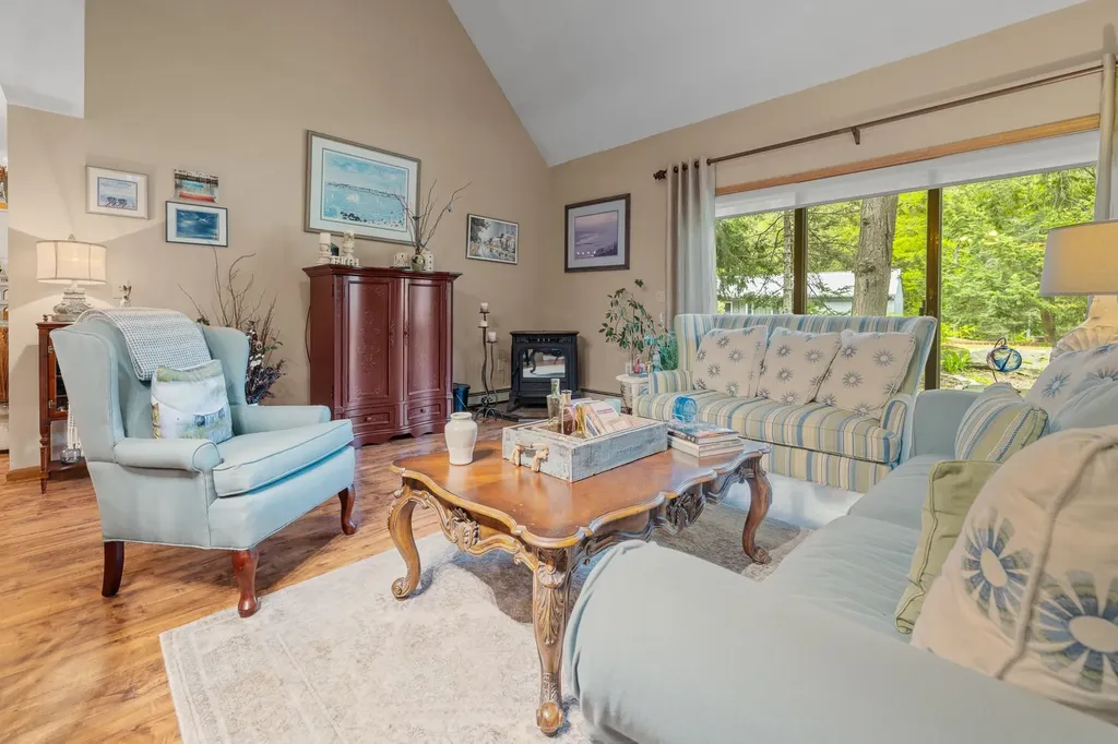 8 Mill Pond Road Grantham NH 03753