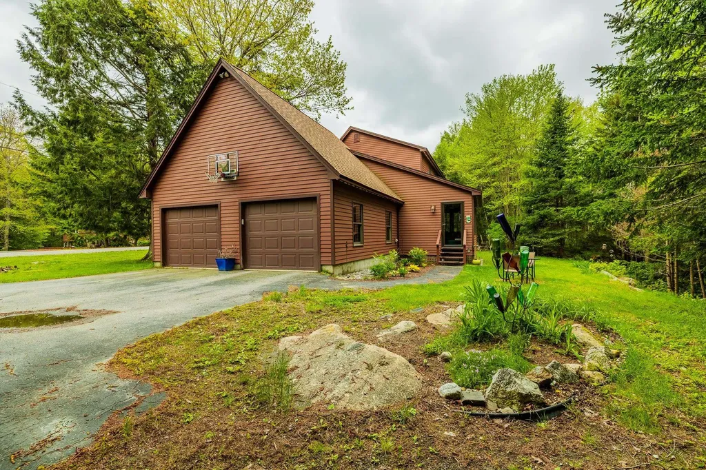 8 Mill Pond Road Grantham NH 03753