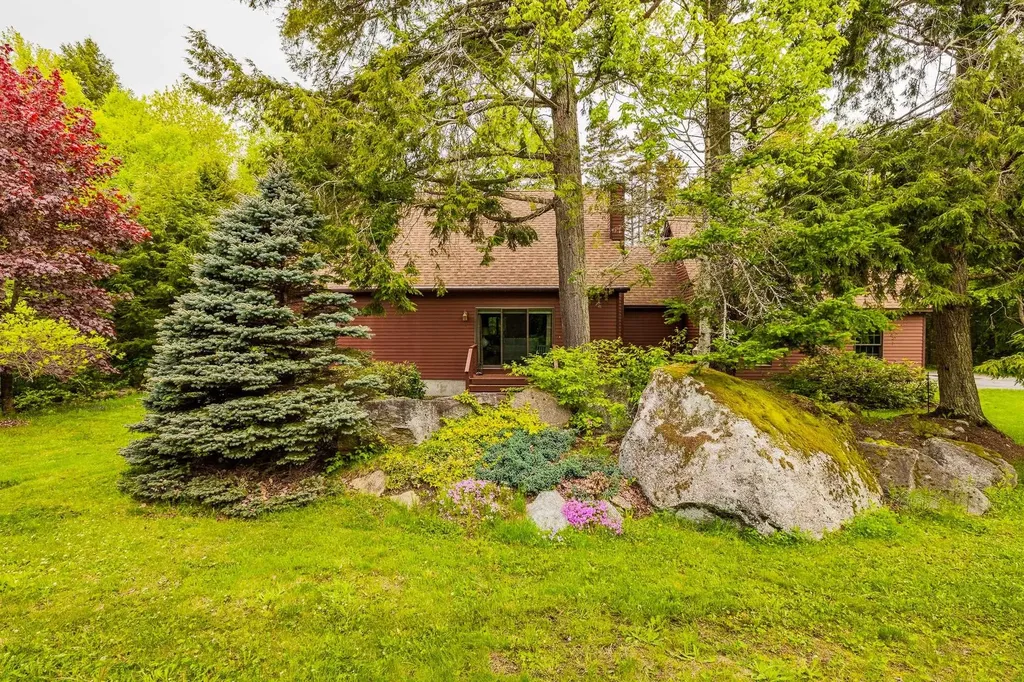 8 Mill Pond Road Grantham NH 03753