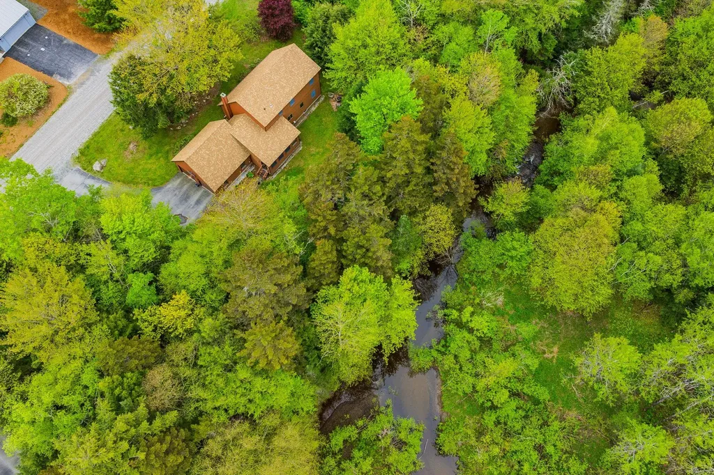 8 Mill Pond Road Grantham NH 03753