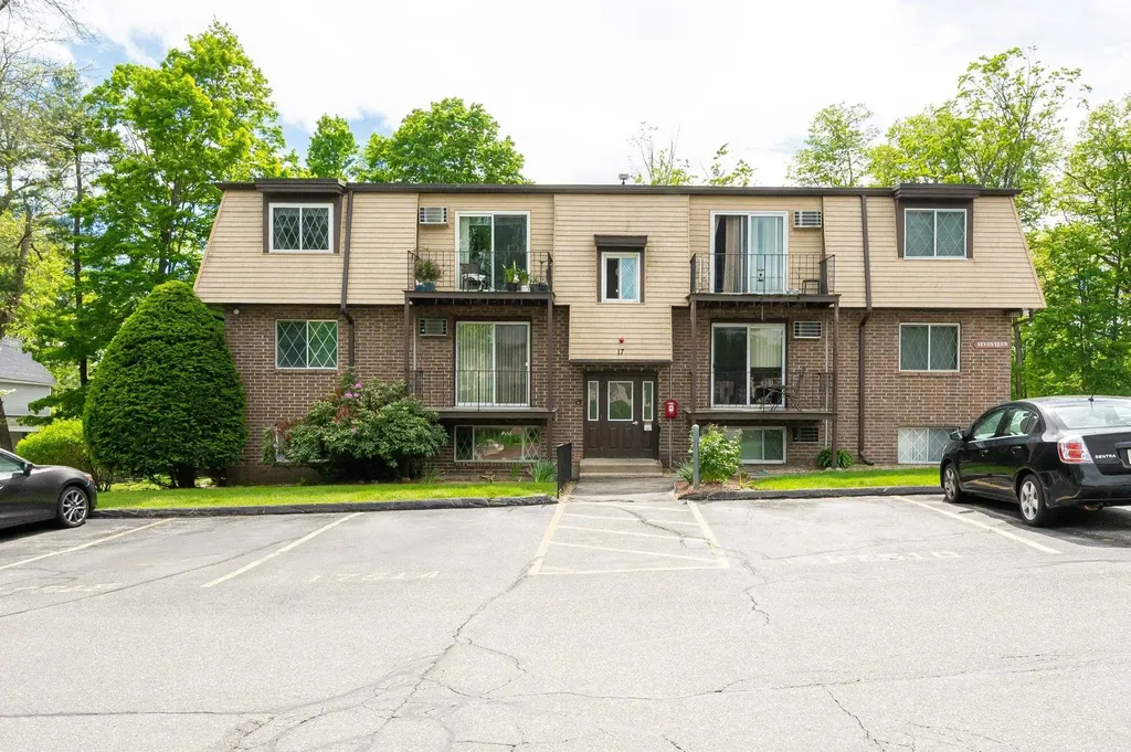 17 Silvestri Circle Derry NH 03038