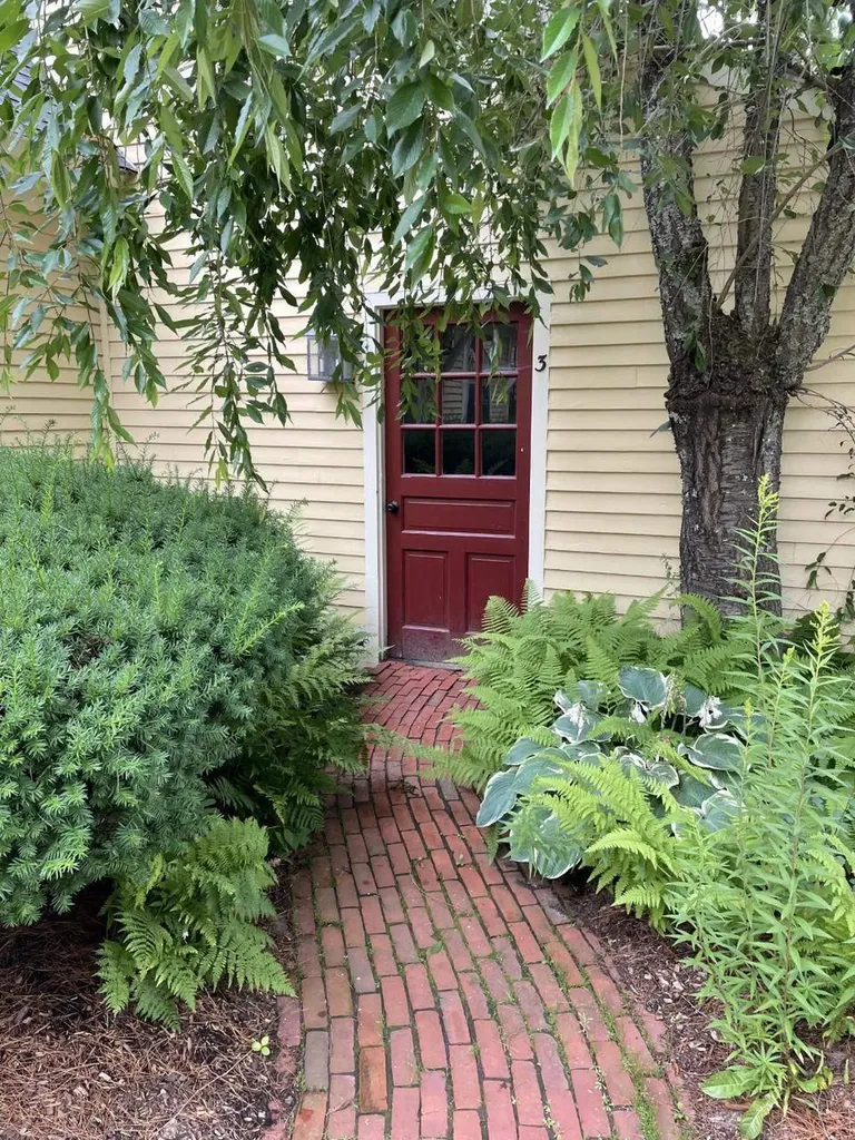 9 Newport Road New London NH 03257