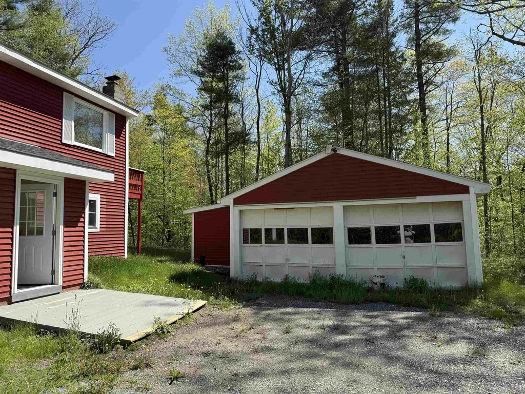 93 Pace Road Pownal VT 05201-8755