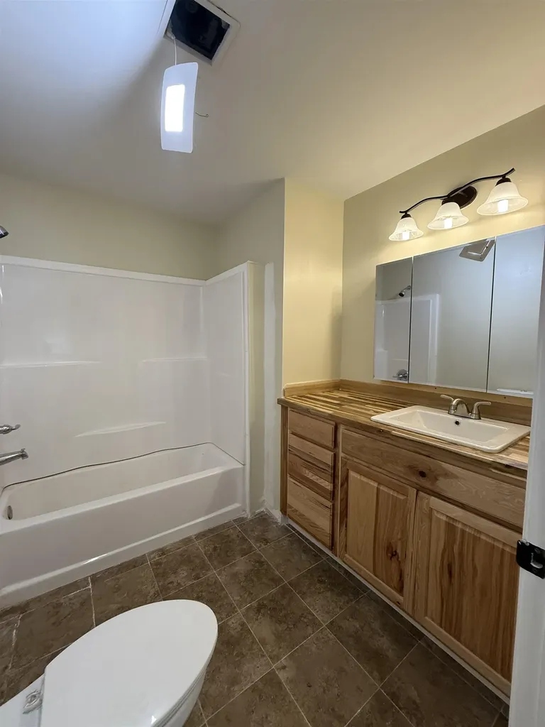 93 Pace Road Pownal VT 05201-8755